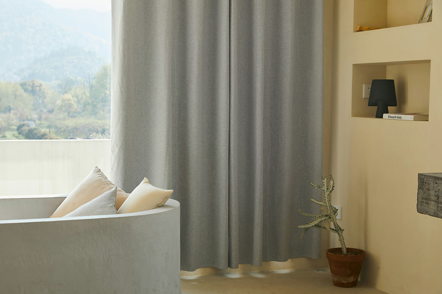 September_Photo-Research_How_to_Clean_Blinds_5_Lifestyle_1500x1000.jpg