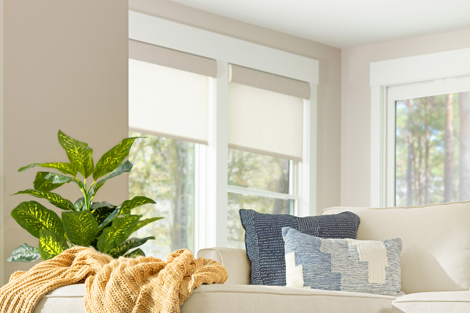 September_Photo-Research_How_to_Clean_Blinds_3_Lifestyle_1500x1000.jpg