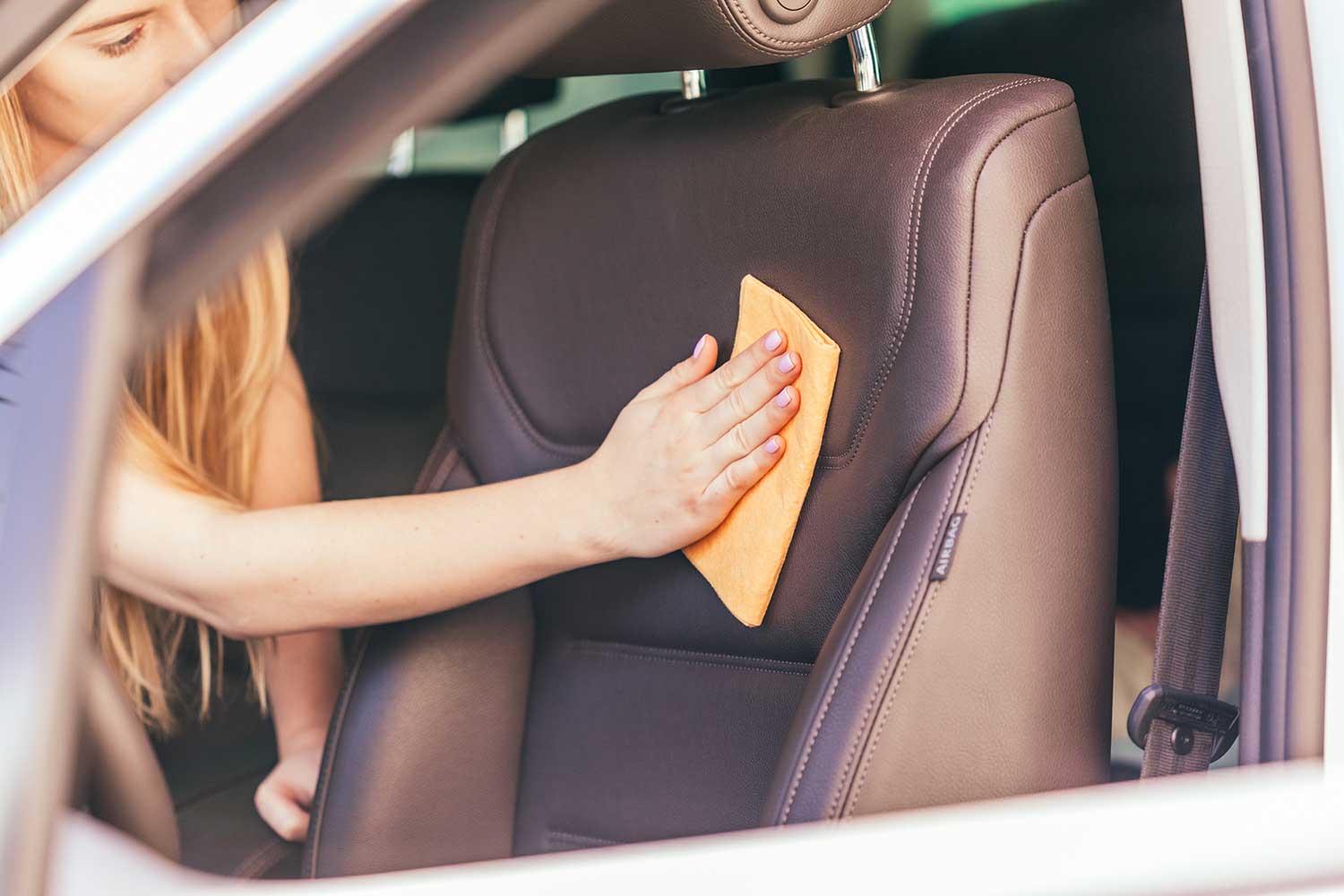 leather_seats_1500x1000.jpg