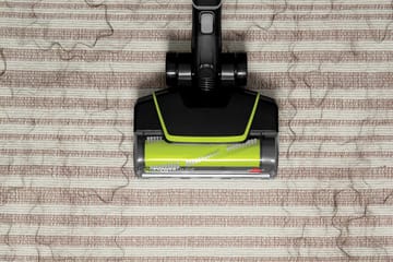 Tangle free brush roll