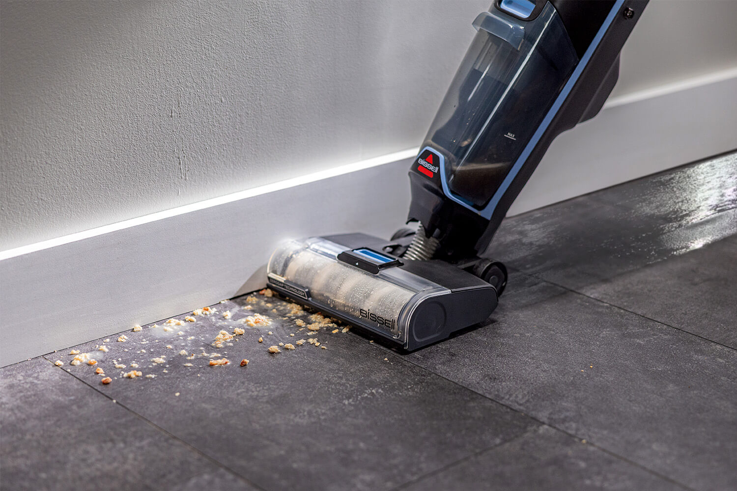 Cleans all the way to the edge