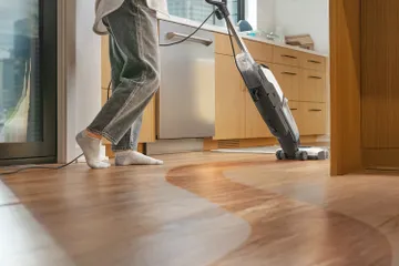Fast-drying, virtually streak-free shine