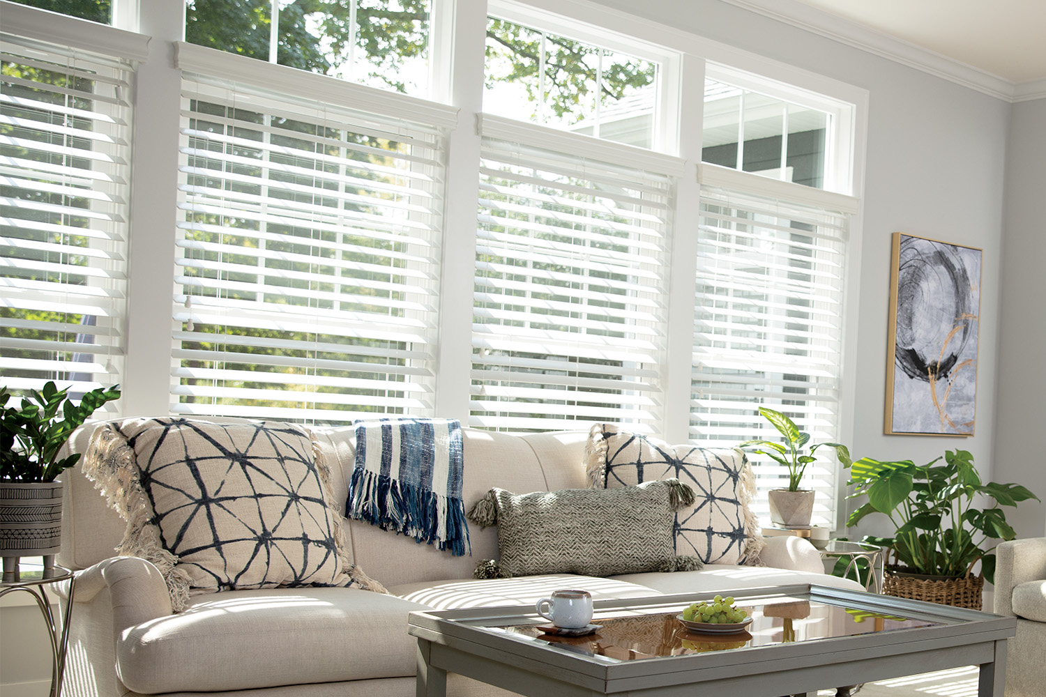September_Photo-Research_How_to_Clean_Blinds_4_Lifestyle_1500x1000.jpg