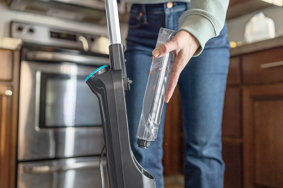 SpinWave® SmartSteam™ putting back the water tank on the machine