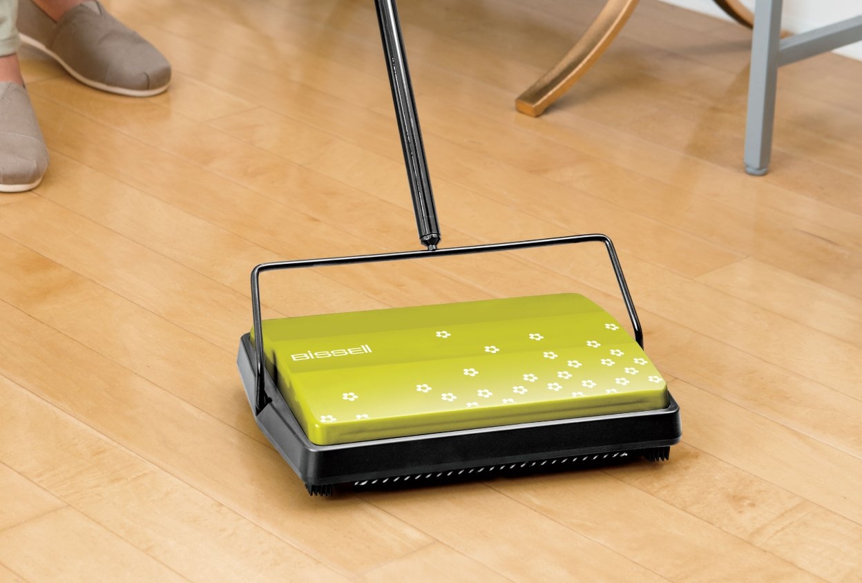 REFRESH™ Carpet & Floor Manual Sweeper 2198 | BISSELL®