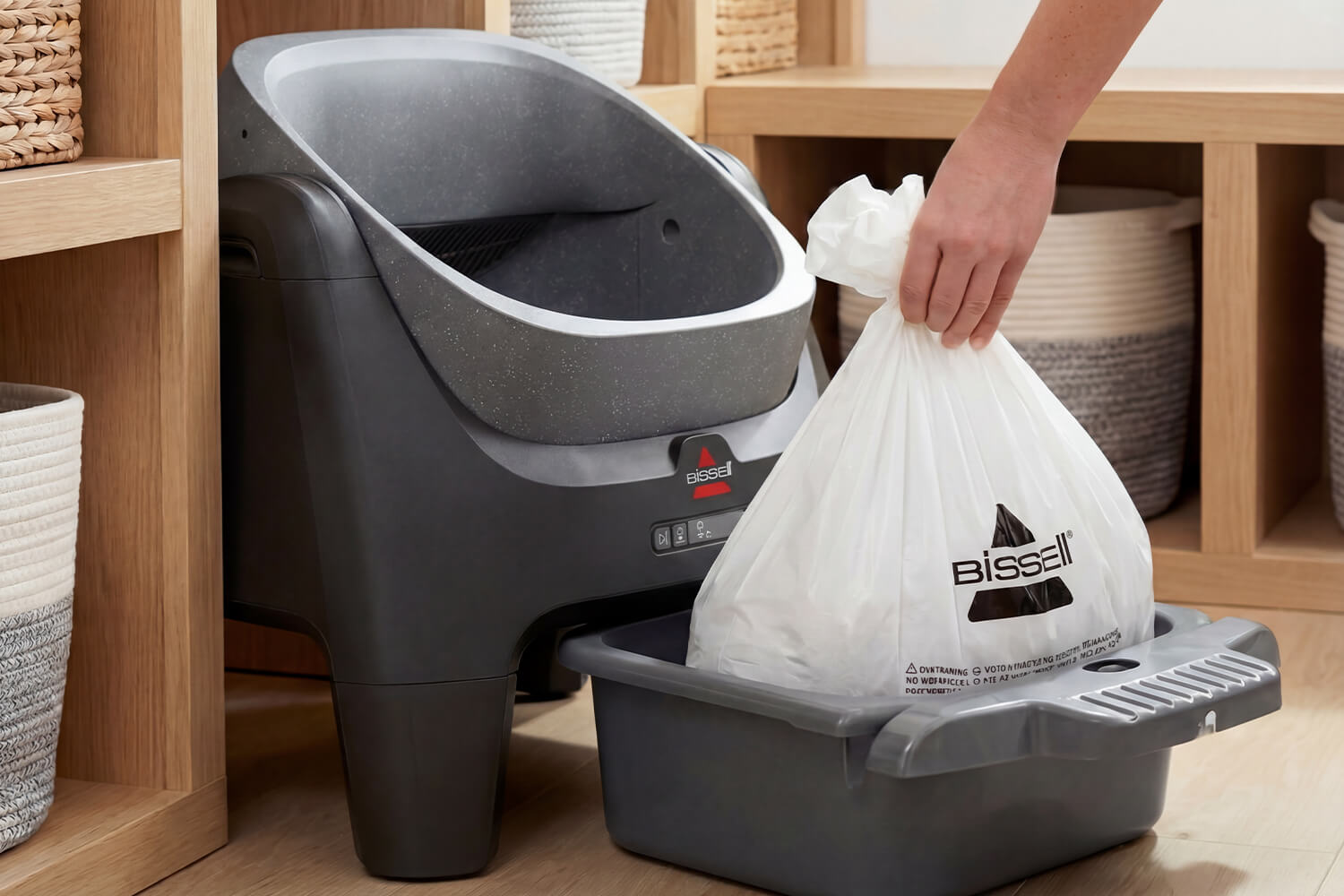CleanWell™ Self Cleaning Litter Box | BISSELL Pets